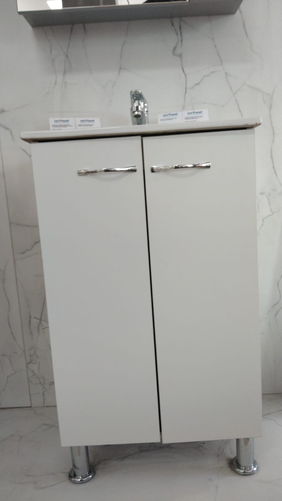 Conjunto de baño incluye mueble y lavabo